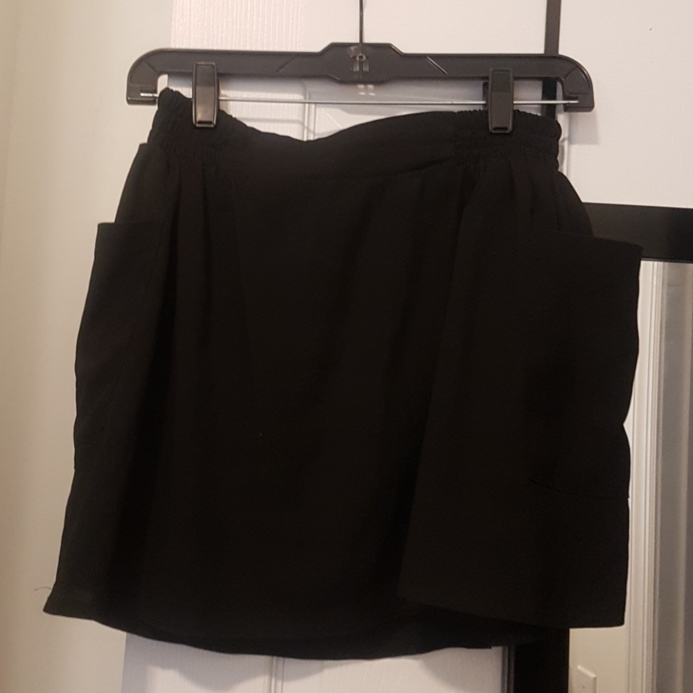 3/$20 Black flowy skirt